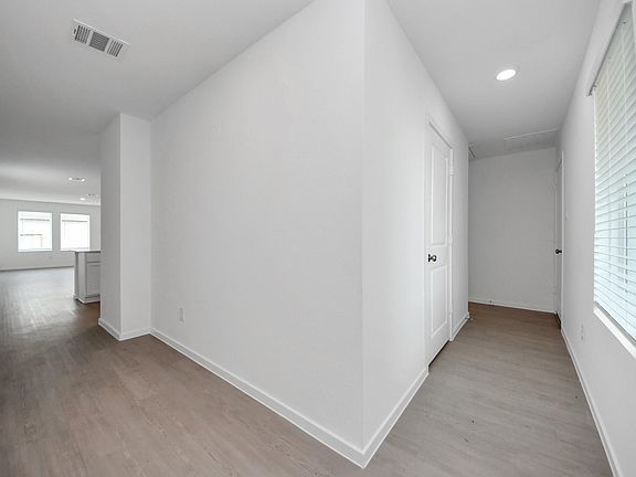 4th image of 1219 Charlotte Way