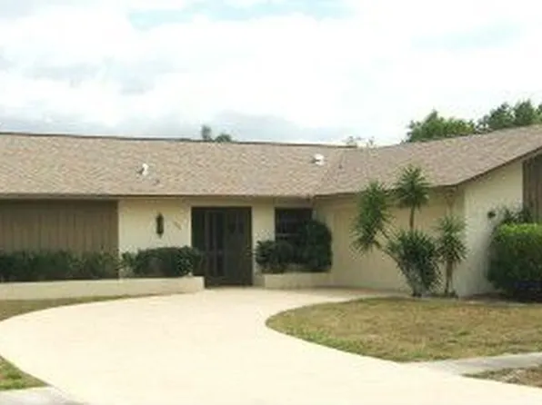 1861 Woodhaven Cir, Sarasota, FL 34232