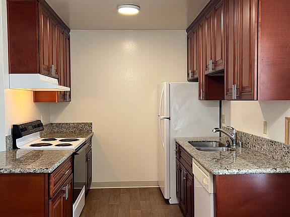 2nd image of 5055 Saratoga Ave #20