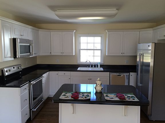 4th image of 370 River Run Dr