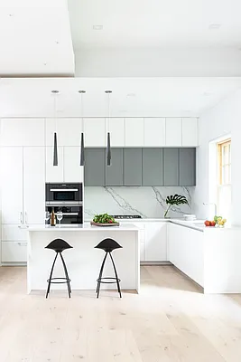 Sold by Vandenberg | media 3