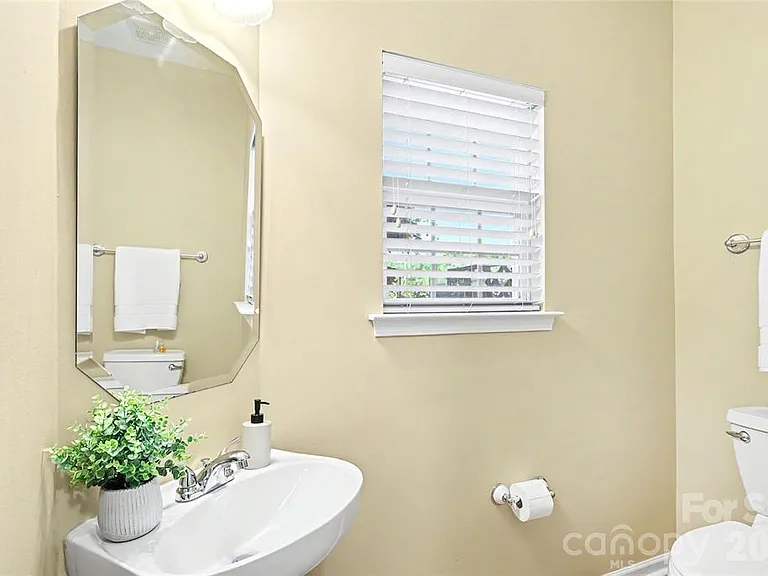 14802 Bergerac Ct — Photo 24