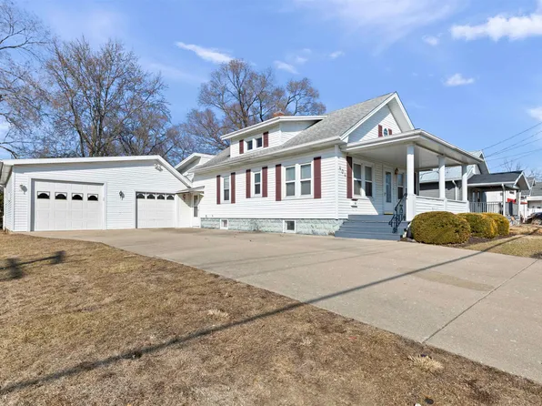 404 River Ln, Loves Park, IL 61111