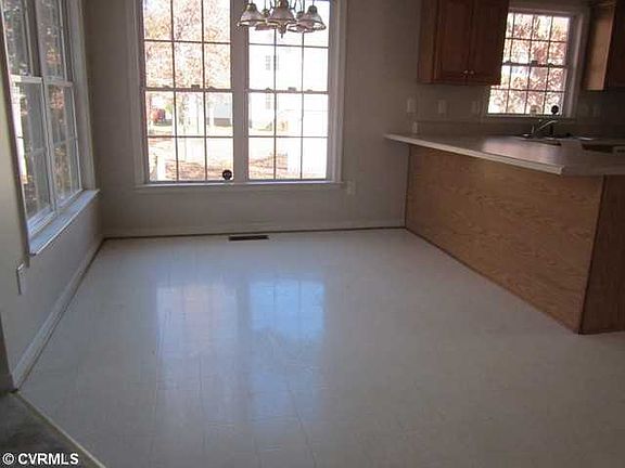 5th image of 5918 Country Manor Ln