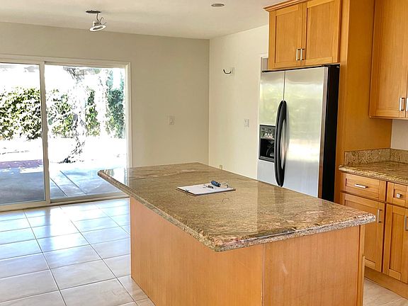 4th image of 15461 Oxford Cir