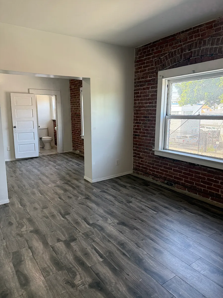 Building Photo - 909 Hollins St #1