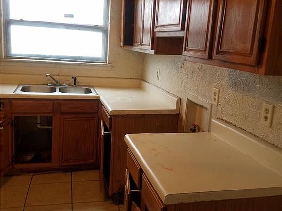 3rd image of 2348 Wolcott Dr