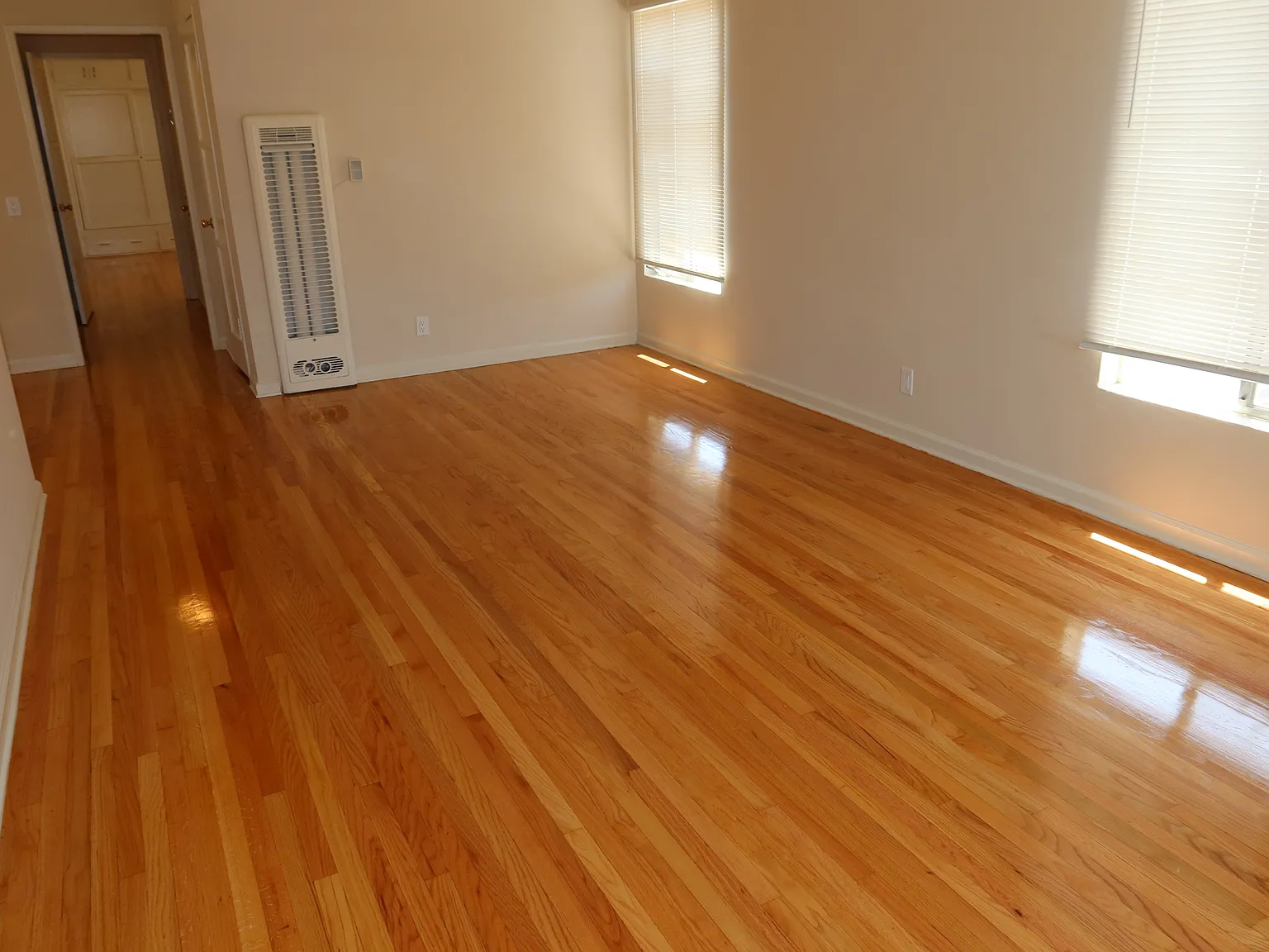 2 bed, 1000 sqft, $2,650 — Photo 3