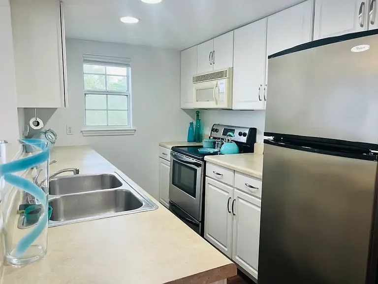 Full kitchen
