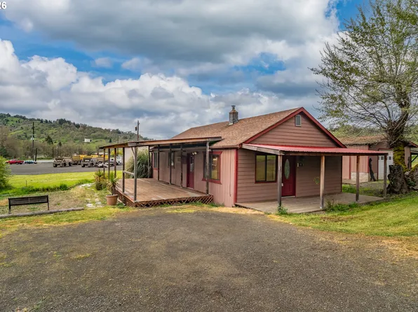 168 Breezy Ln, Roseburg, OR 97470