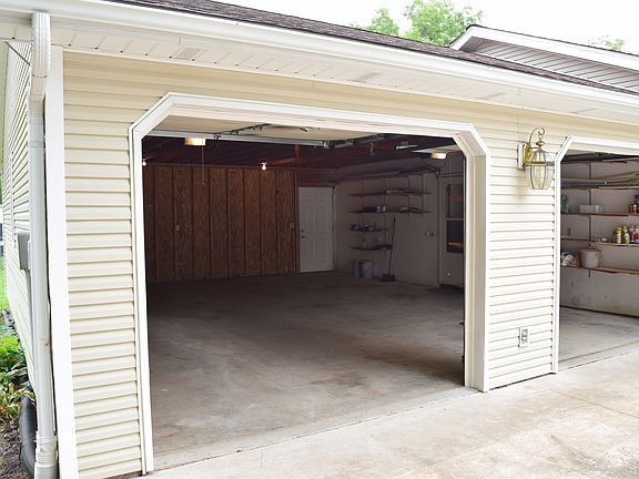 Spacious garage