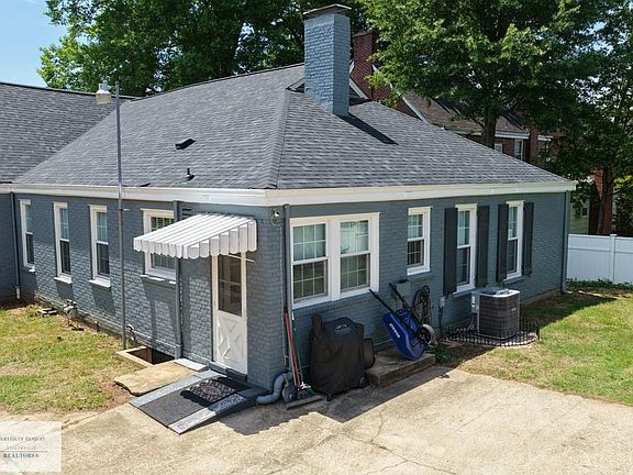 4th image of 258 W Main St