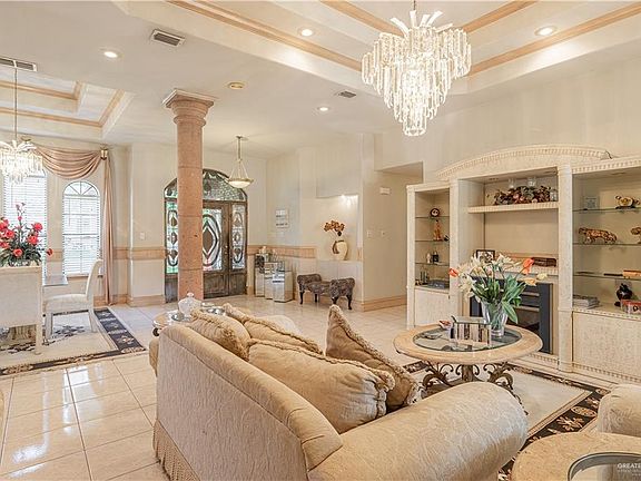 5th image of 900 E Tulipan Ave