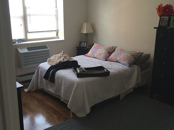 5th image of 3141 23rd St APT 3R