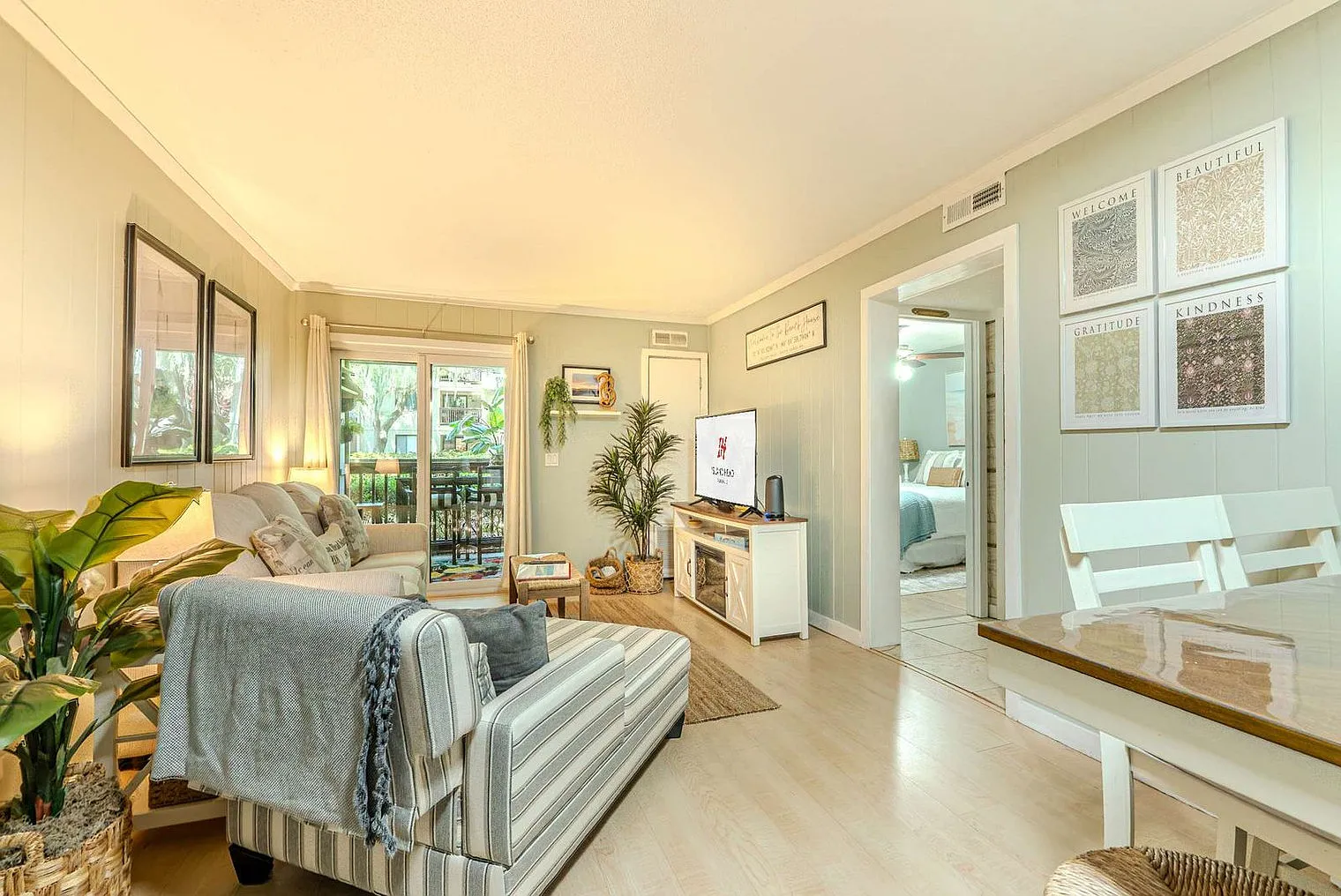 2 bed, 1.0 bath, 742 sqft, $1,936 — Photo 1