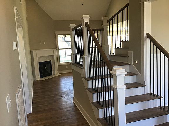 4th image of 807 Licinius Ln