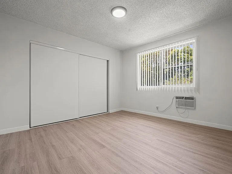 3907 Roxanne Ave #6A — Photo 16