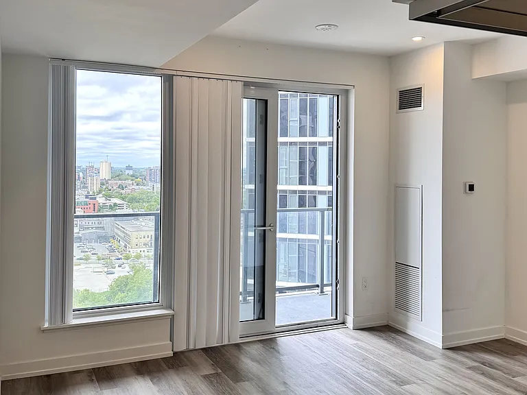 15 Wellington St S #1705 — Photo 12