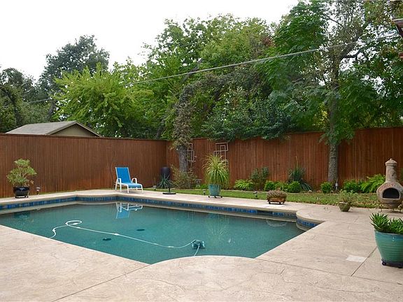 4th image of 1014 Forest Park Dr