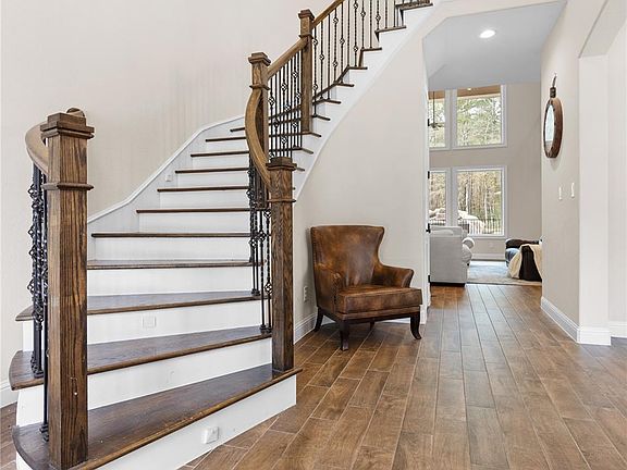 3rd image of 141 Sundog Rd