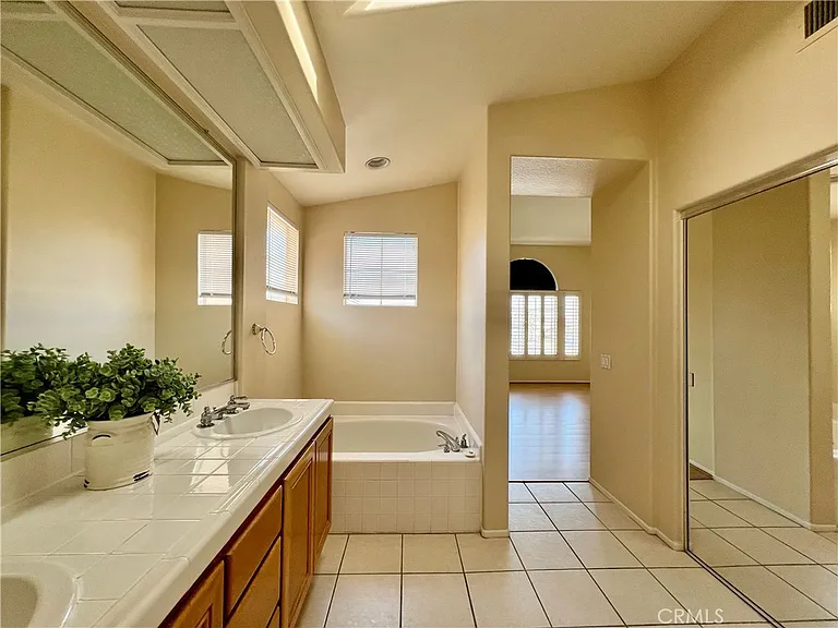 15201 Riviera Ln — Photo 15