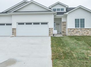 5107 154th Cir, Urbandale, IA 50323