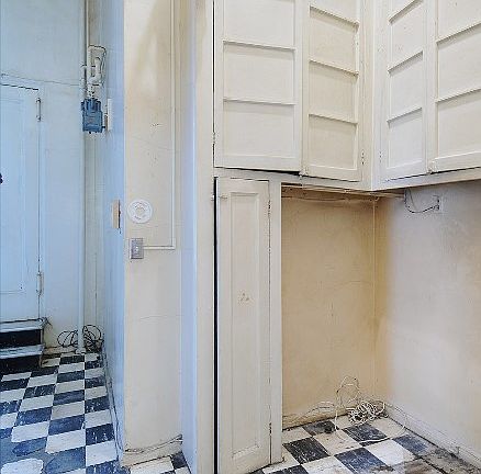 3rd image of 255 W 84th St