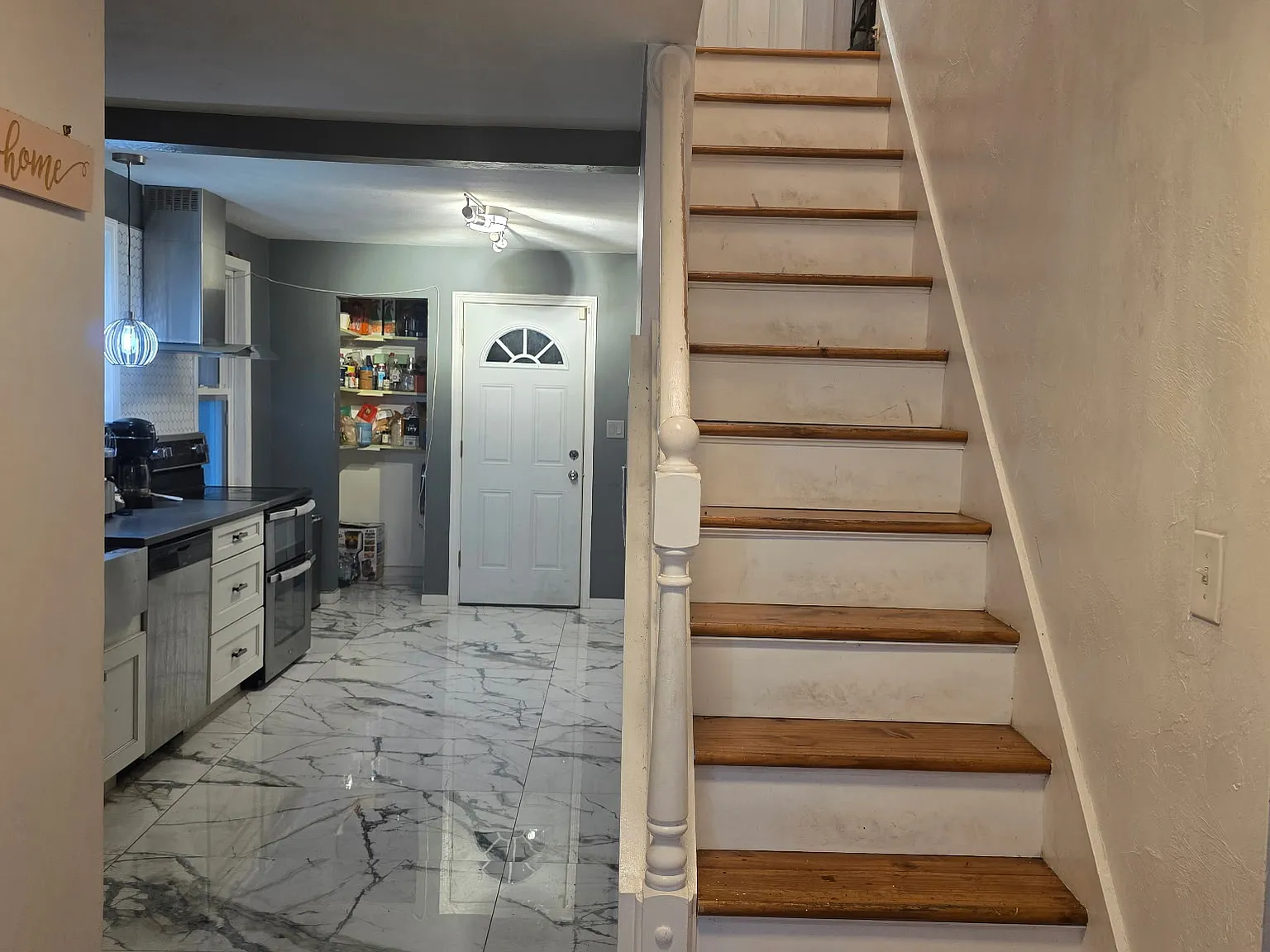 3 bed, 1.5 bath, 1041 sqft, $3,200 — Photo 4