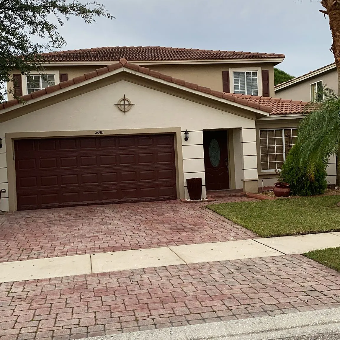 5 bed, 2.5 bath, 2669 sqft, $2,800 — Photo 1