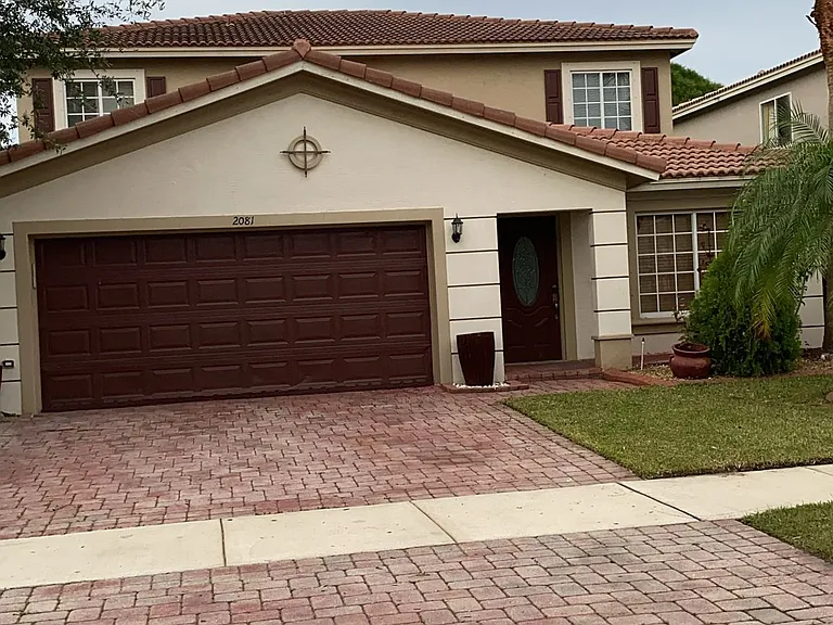 2081 SW Marblehead Way — Photo 1