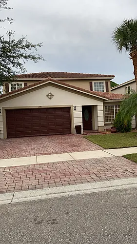2081 SW Marblehead Way Photo 1