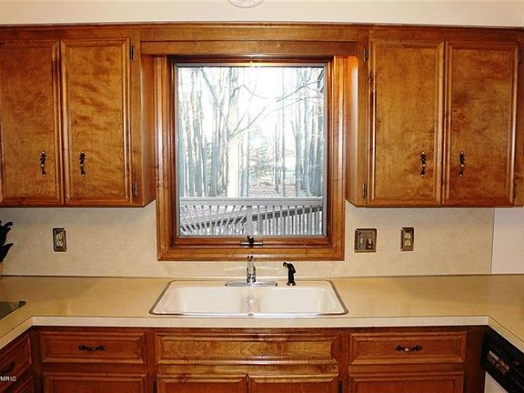 5th image of 1752 Kinney Ave NW