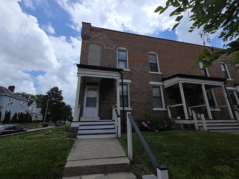 499 W 2nd Ave — Photo 2