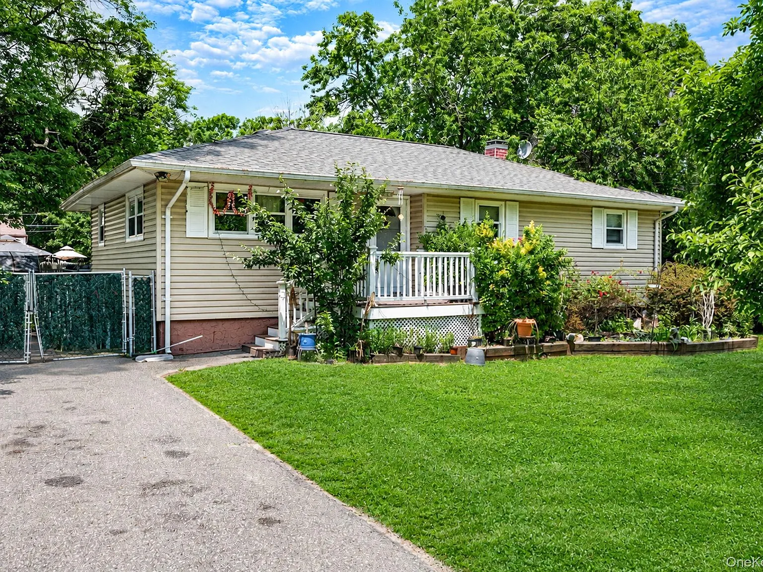 3 bed, 1.0 bath, 1758 sqft, $3,500 — Photo 1