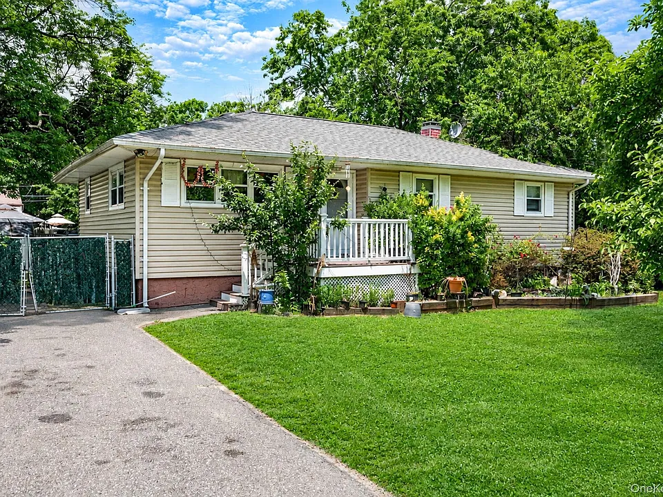 71 Pinewood Dr