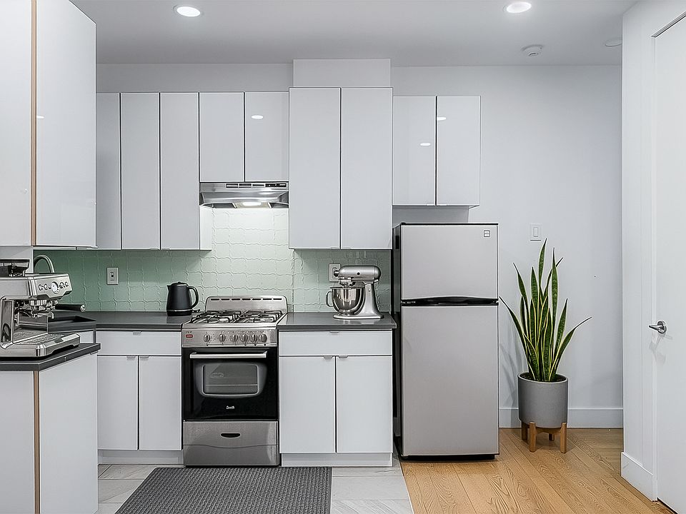 2nd image of 580 Saint Nicholas Ave APT 1R