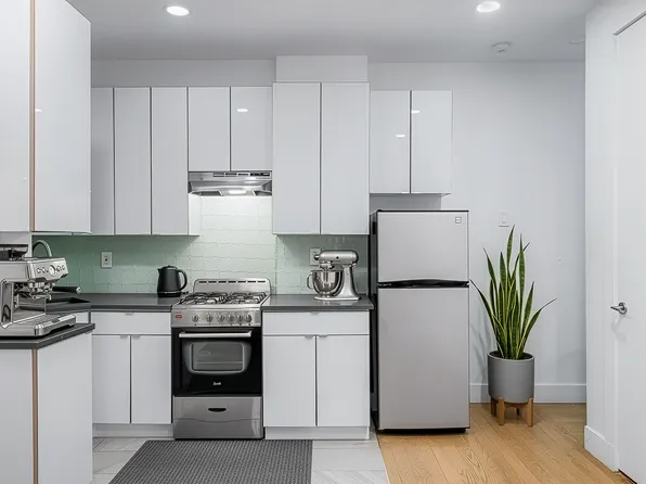 580 Saint Nicholas Avenue image 2 of 4