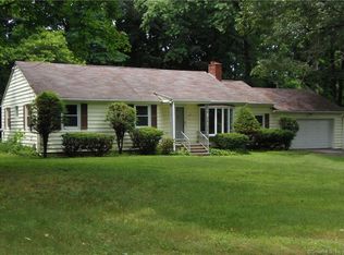 1042 Beechlawn Ter, Orange, CT 06477