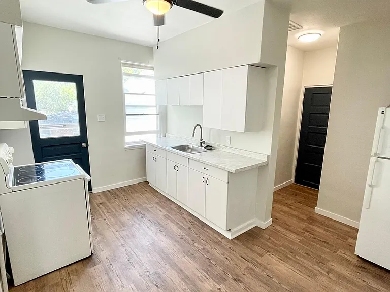 215 S Seminary St #3 — Photo 16