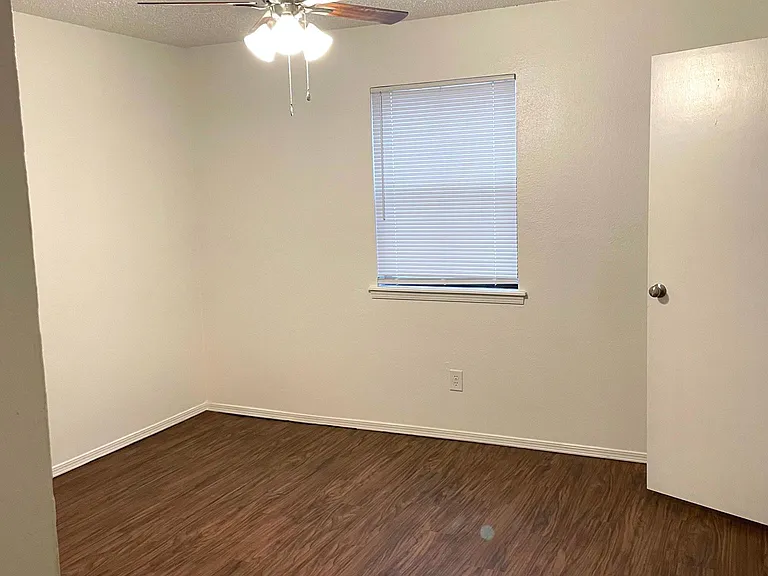 239 Ashley Dr — Photo 7