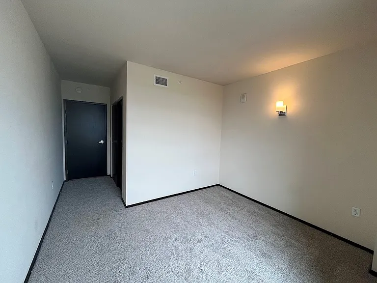 Galaxie High Rise Apartments — Photo 157