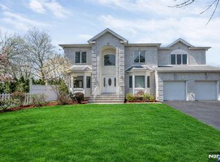 177 Lawson Pl, Paramus, NJ 07652