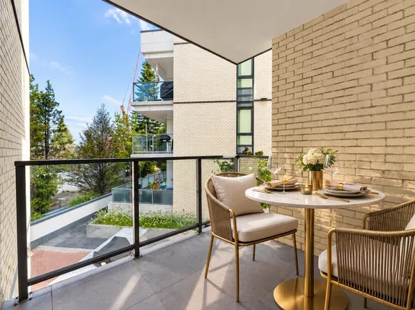 4685 Cambie St #203, Vancouver, BC V5Z 3B2