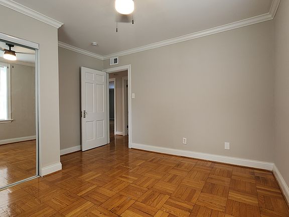 4th image of 811 Westwood Dr #C