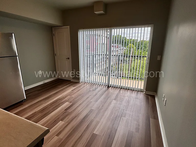 203 E Laurel St — Photo 302