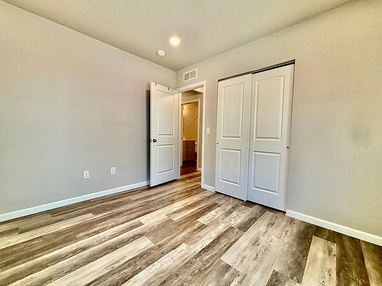 700 W Myrtle St #A — Photo 13
