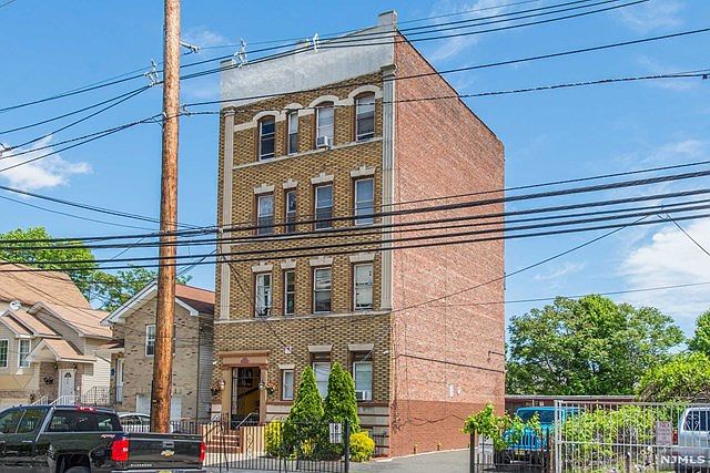 1st image of 423-425 Summer Ave