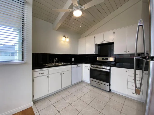 7500 Viejo Castilla Way Unit 3, Carlsbad, CA 92009