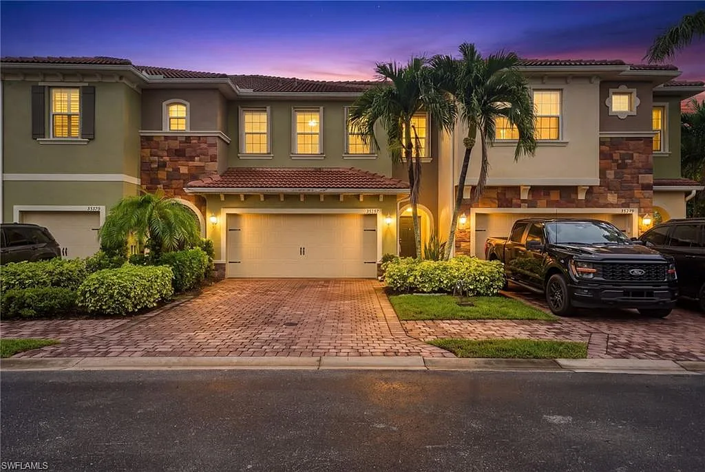 3 bed, 2.5 bath, 1826 sqft, $2,999 — Photo 1
