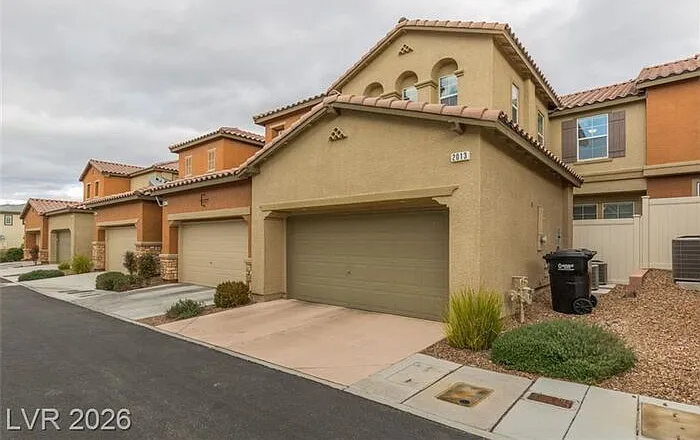 3 bed, 2.5 bath, 1909 sqft, $2,137 — Photo 2